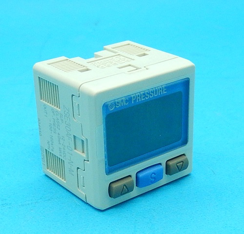 ZSE30A-C4L-N-LA1 圧力スイッチ ZSE30AC4LNLA1：測定器・工具の