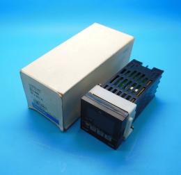 E5CK-RR1　電子温度調節器　オムロン　ランクB中古品