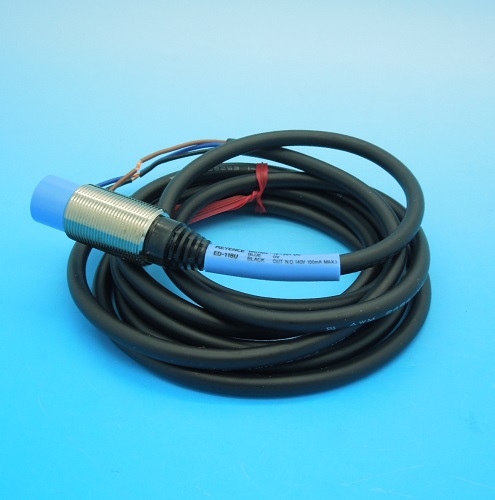ED-118U アンプ内蔵型近接センサ キーエンス ランク未使用品 ED-118U アンプ内蔵型近接センサ キーエンス ランク未使用品