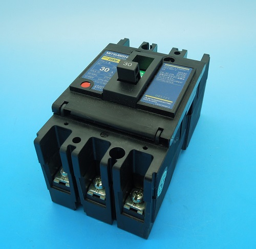 DSN30-SW 3P 30A ノーヒューズ遮断器 三菱電機 ランクS中古品 DSN30-SW 3P 30A ノーヒューズ遮断器 三菱電機 ランクS中古品
