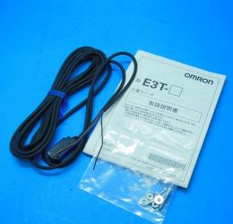 E3T-SL21 2M　アンプ内蔵形光電センサ　オムロン　ランクS中古品